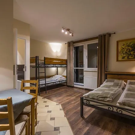 Quarto em Acomodações Particulares Goscinne Cykada *